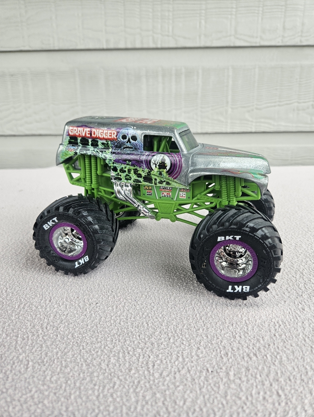 Monster Jam True Metal Grave Digger 1:24 Diecast Truck Spin Master Silver